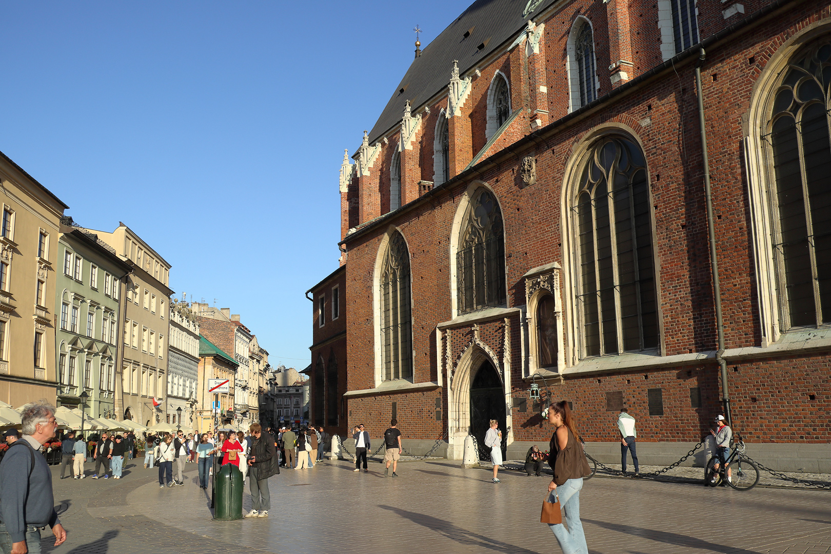 Женски народен хор 'София' пя
на международен хоров конкурс
Victoria Cracow в Краков
10-12 май, 2026
